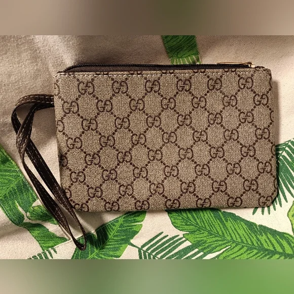 Gucci Brown Monogram Canvas Wristlet, New 💖 Condition Designer Bag - Picture 2 of 10